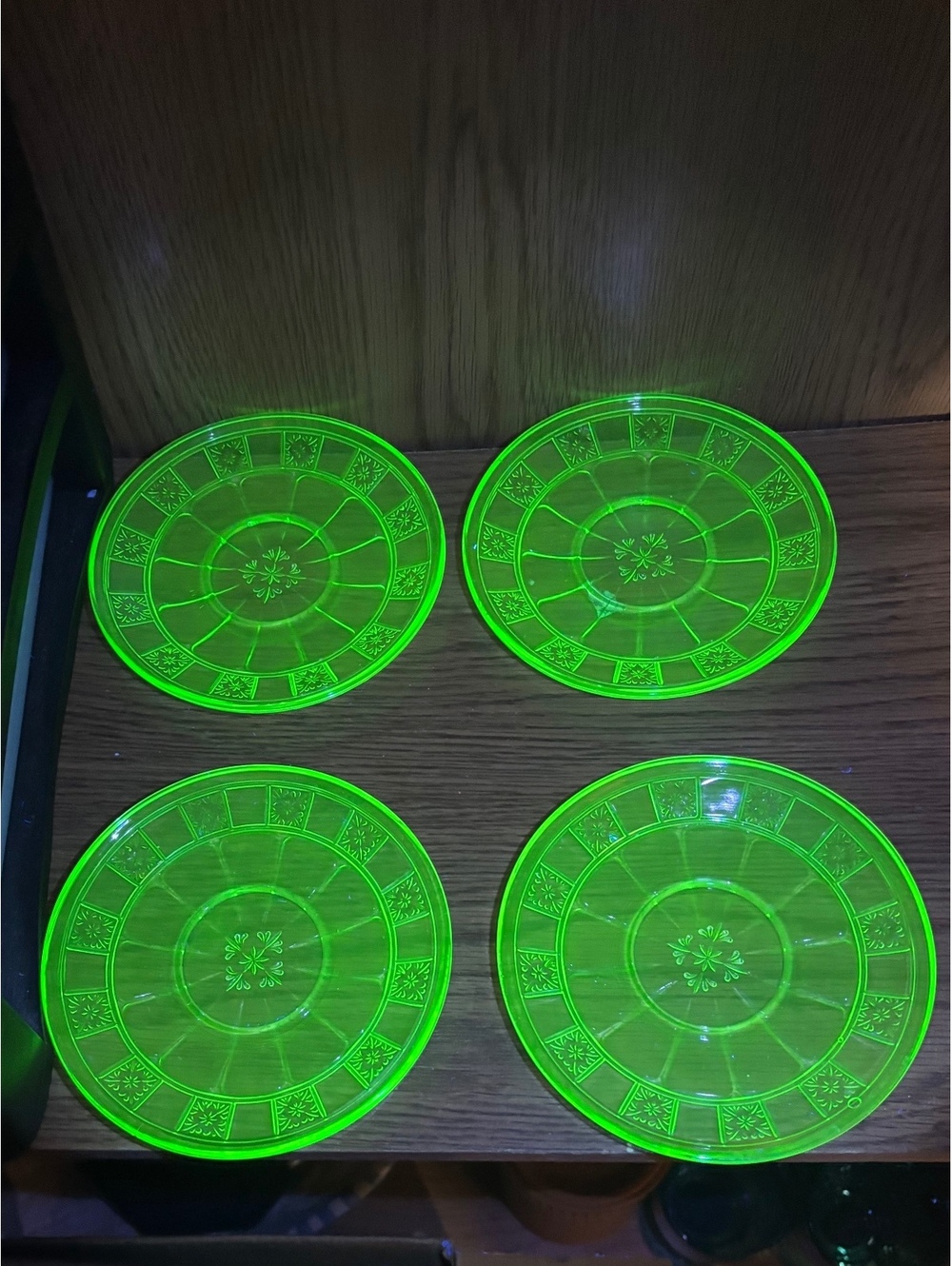6 - Set of 4 vintage Jeannette Glass Company plate in the Doric pattern,
